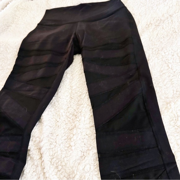 Lululemon High Times Crop *Tech‎ Mesh 6 - Picture 5 of 9